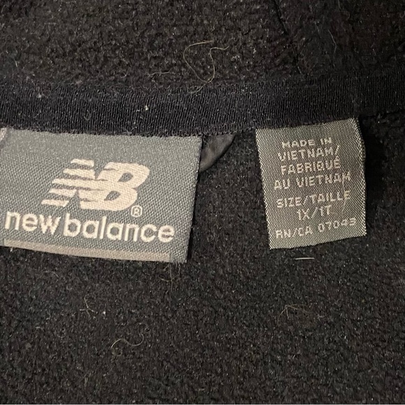 New Balance women black long sleeves, zip up, hooded jacket. Size 1X. Used. - Picture 5 of 7